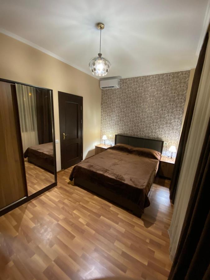 יירבאן Sofia Hotel מראה חיצוני תמונה