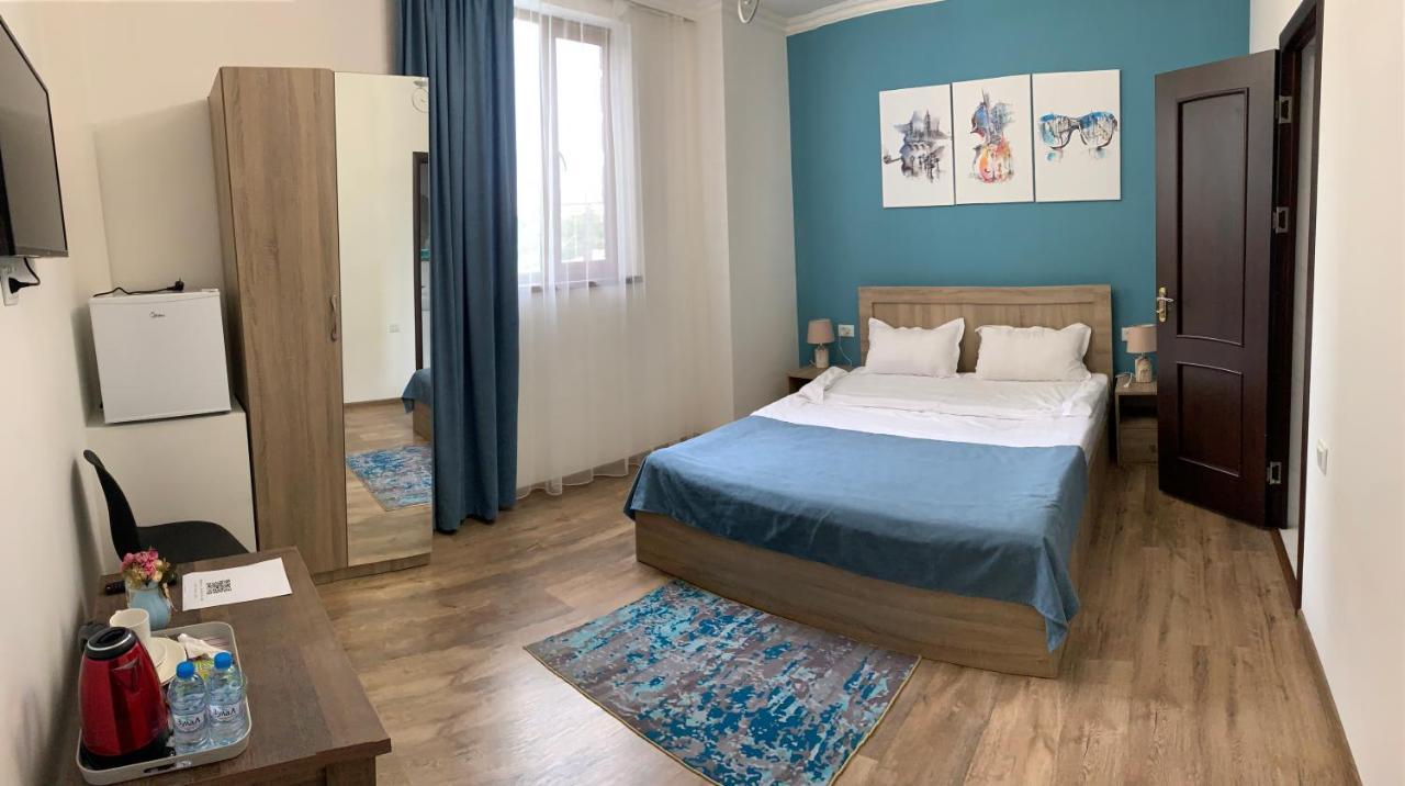 יירבאן Sofia Hotel מראה חיצוני תמונה